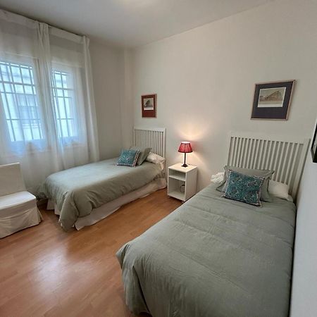 2 Bedroom Apartment By Guadalquivir River Sevilla Bagian luar foto