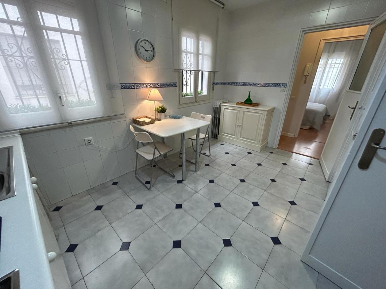 2 Bedroom Apartment By Guadalquivir River Sevilla Bagian luar foto