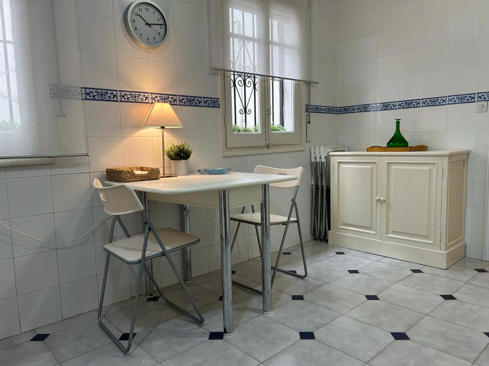 2 Bedroom Apartment By Guadalquivir River Sevilla Bagian luar foto