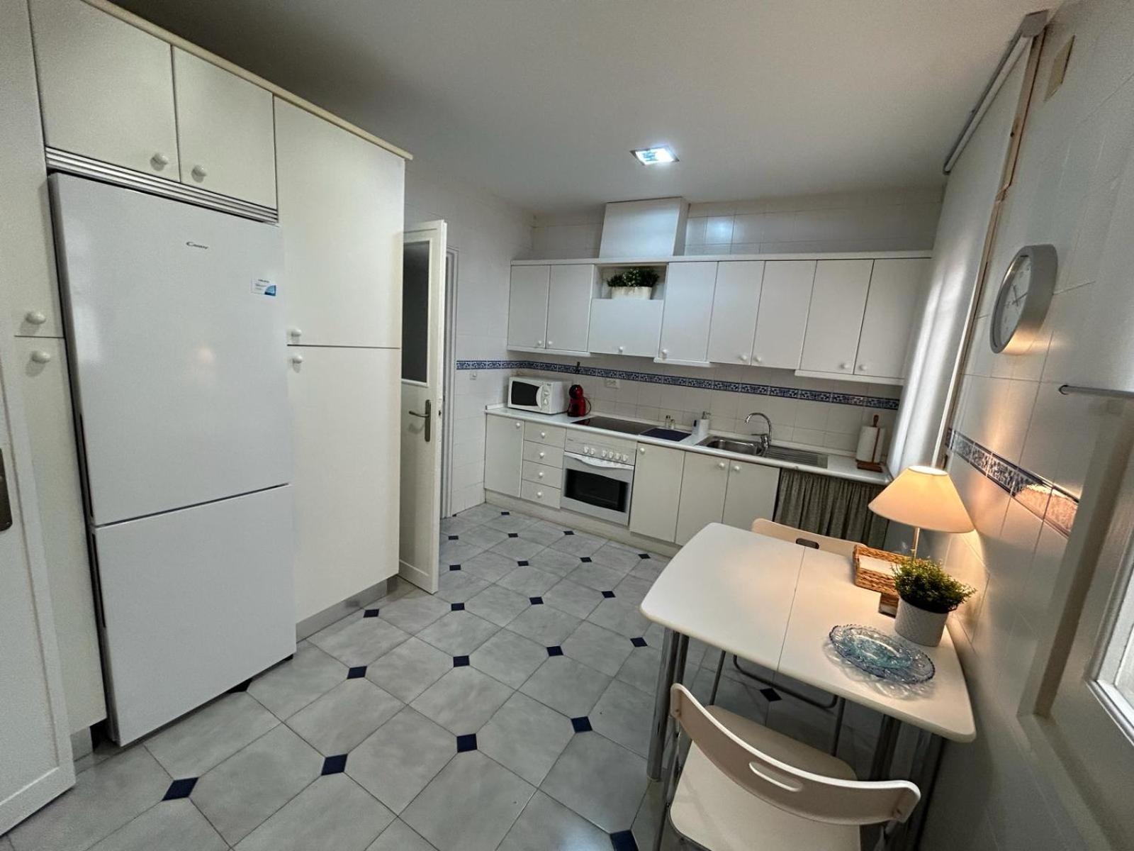 2 Bedroom Apartment By Guadalquivir River Sevilla Bagian luar foto